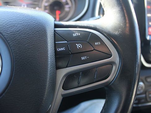 Used 2019 Jeep Cherokee Limited w/ Luxury Group image 14