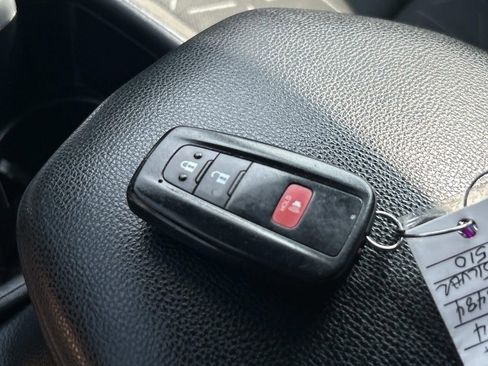 Used 2022 Toyota RAV4 XLE FWD image 27