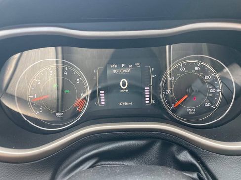 Used 2015 Jeep Cherokee Latitude FWD image 16