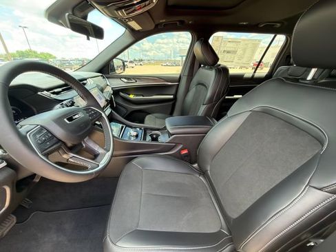 New 2026 Jeep Grand Cherokee L 4WD image 23