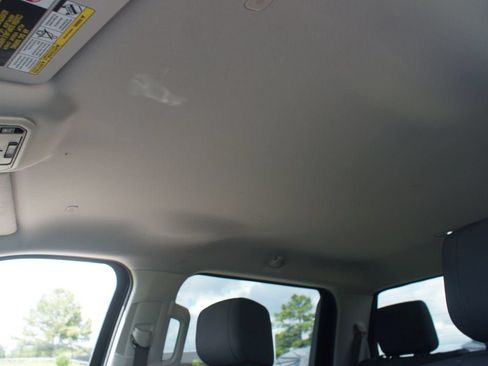 Used 2022 Toyota Tundra SR5 w/ SR5 Convenience Package AWD/4WD image 6