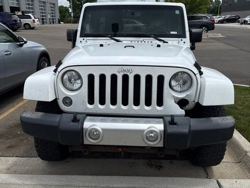 Used 2015 Jeep Wrangler Unlimited Sahara AWD/4WD image 2