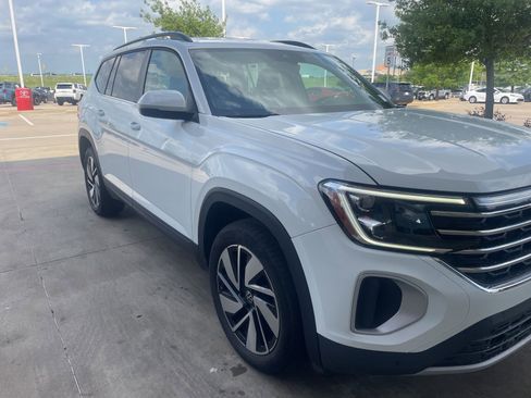 Used 2025 Volkswagen Atlas SE image 4