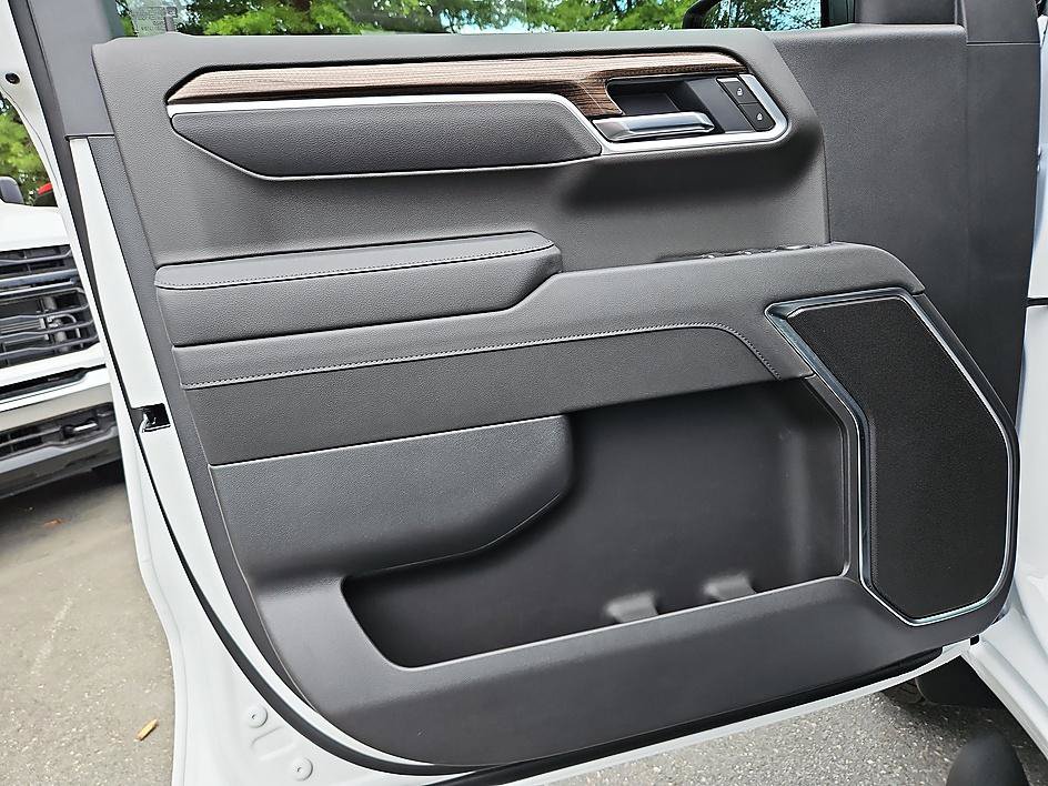 New 2026 Chevrolet Silverado 1500 RST w/ Redline Edition AWD/4WD image 13