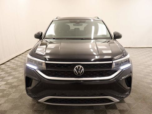 Used 2024 Volkswagen Taos SE image 4