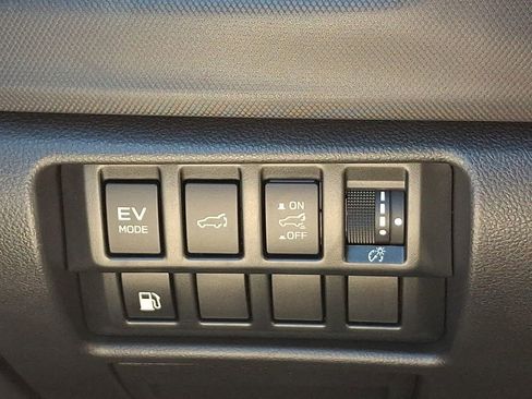 Used 2025 Subaru Forester Premium AWD/4WD image 24