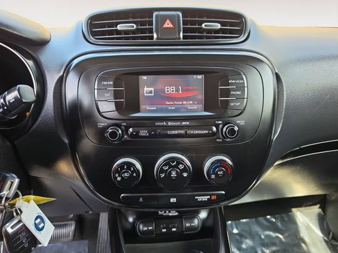 Used 2015 Kia Soul image 11