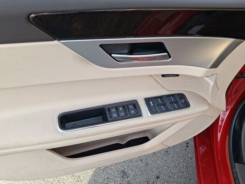 Used 2016 Jaguar XF Prestige image 12