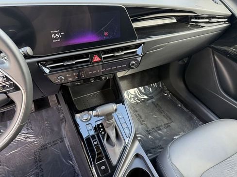Used 2025 Kia Niro EX FWD image 16
