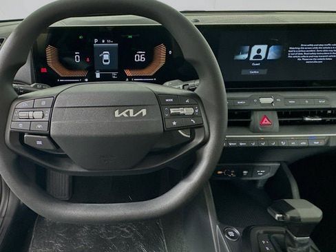 New 2025 Kia K4 LXS image 14