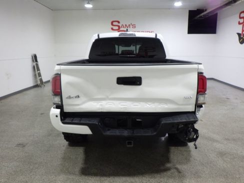 Used 2023 Toyota Tacoma Limited AWD/4WD image 3