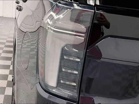 Used 2025 Chevrolet Tahoe Z71 w/ Comfort Package image 36