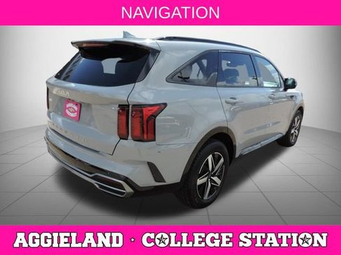 Used 2022 Kia Sorento EX w/ Panoramic Sunroof Package FWD image 4