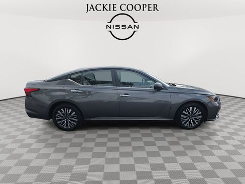 Used 2025 Nissan Altima 2.5 SV image 4