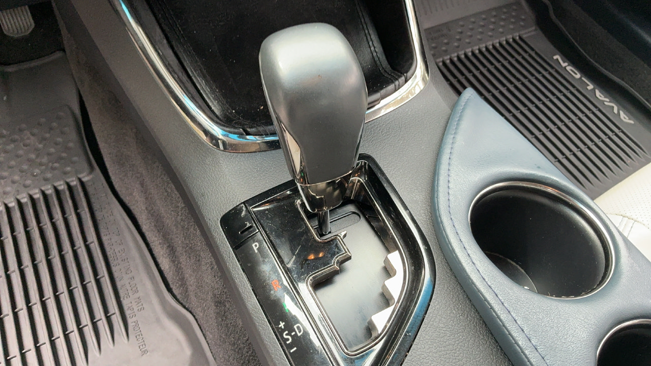 Used 2015 Toyota Avalon Limited FWD image 15