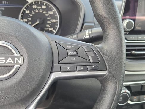 Used 2025 Nissan Altima 2.5 SV image 22