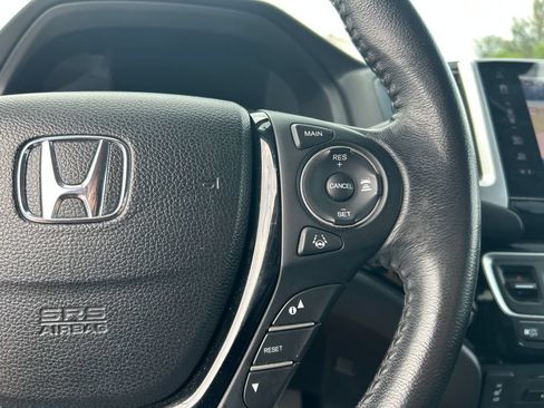 Used 2017 Honda Pilot Touring image 22