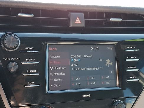 Used 2020 Toyota Camry SE w/ Blackout Package FWD image 18