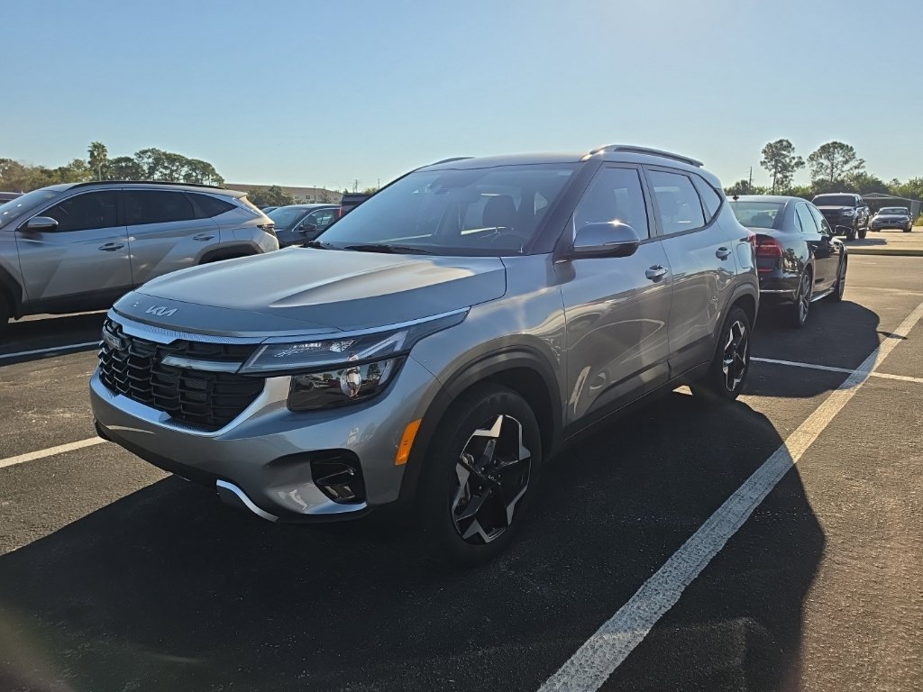 Used 2025 Kia Seltos S FWD image 4