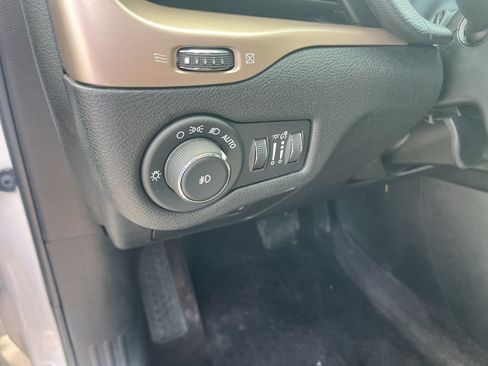 Used 2017 Jeep Cherokee Latitude w/ True North Edition AWD/4WD image 17