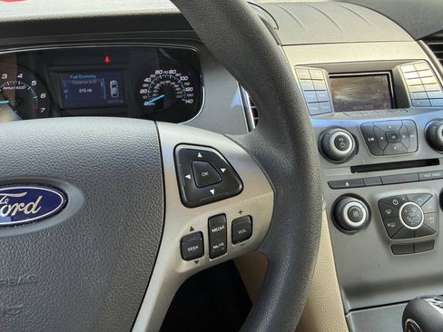 Used 2014 Ford Taurus SE FWD image 16