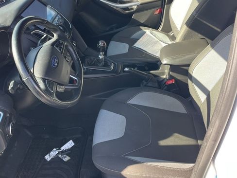 Used 2017 Ford Focus ST FWD image 5