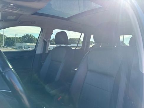 Used 2018 Volkswagen Tiguan SEL AWD/4WD image 15