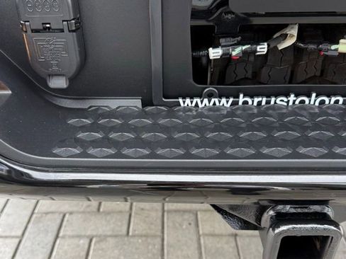 Used 2024 Chevrolet Colorado ZR2 w/ ZR2 Convenience Package III image 12