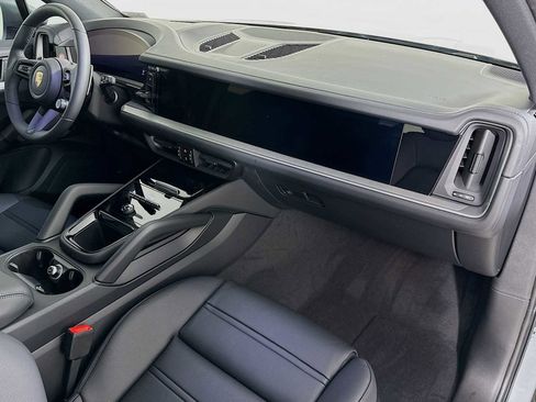 New 2026 Porsche Cayenne image 29