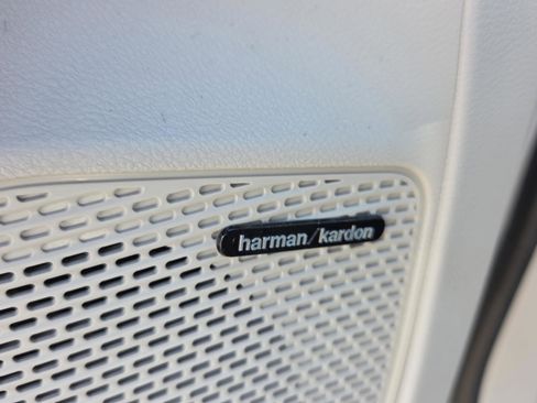 Certified 2022 Chrysler Pacifica Limited w/ Uconnect Theater Family Group image 19