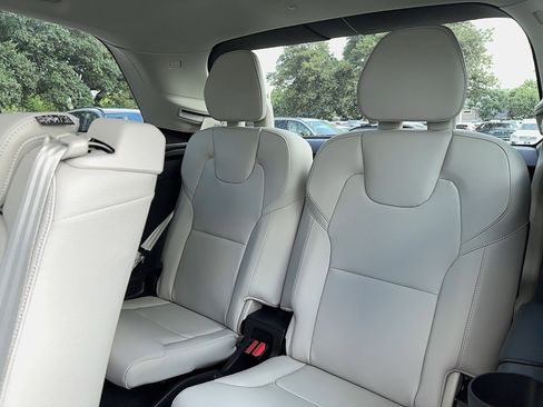 New 2025 Volvo XC90 T8 Core w/ Protection Package Premier AWD/4WD image 17