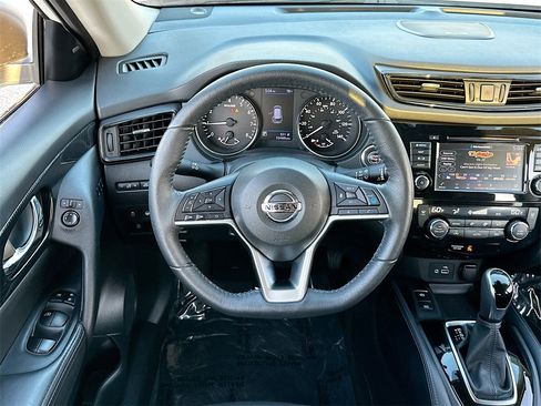 Used 2020 Nissan Rogue SL image 21