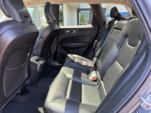 Used 2021 Volvo XC60 T5 Momentum AWD/4WD image 19