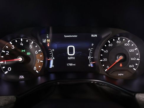 Used 2025 Jeep Compass Latitude image 4