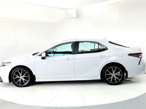 Used 2024 Toyota Camry SE w/ Cold Weather Package AWD/4WD image 3