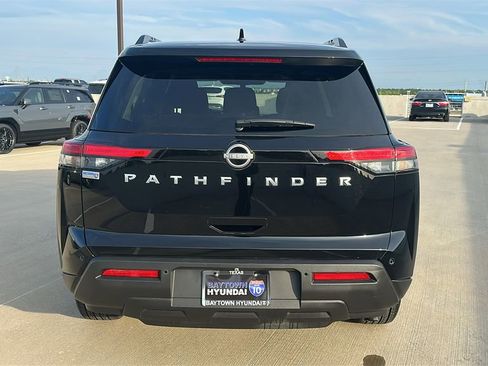 Used 2025 Nissan Pathfinder SV FWD image 11
