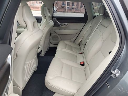 Used 2017 Volvo V90 T6 Cross Country image 9