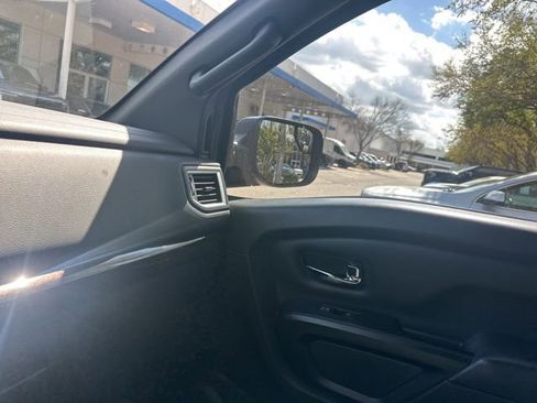 Used 2018 Nissan Titan SV w/ SV Convenience Package image 37
