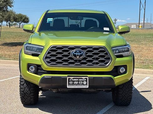 Used 2023 Toyota Tacoma TRD Off-Road w/ TRD Premium Off Road Package AWD/4WD image 3