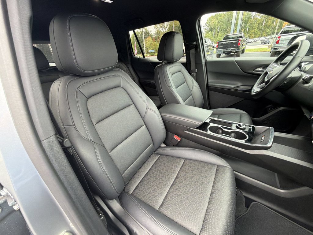 Used 2026 Chevrolet Equinox LT w/ Convenience Package II FWD image 28