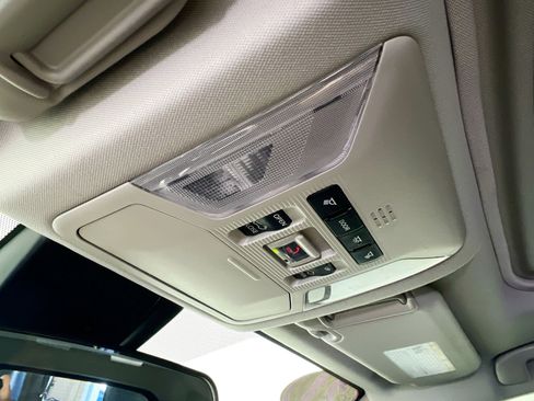 Used 2021 Toyota RAV4 XLE Premium image 22