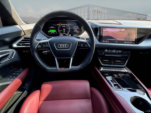 Used 2024 Audi RS e-tron GT w/ Carbon Performance Package AWD/4WD image 10
