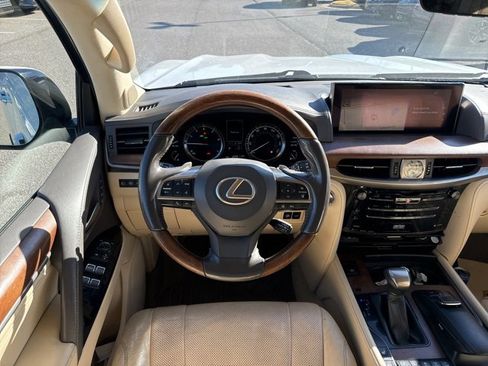 Used 2019 Lexus LX 570 4WD image 12