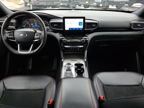 Certified 2022 Ford Explorer ST-Line w/ Class IV Trailer Tow Package image 14