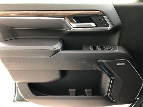 Used 2025 Chevrolet Silverado 1500 LT Trail Boss w/ Convenience Package II AWD/4WD image 34