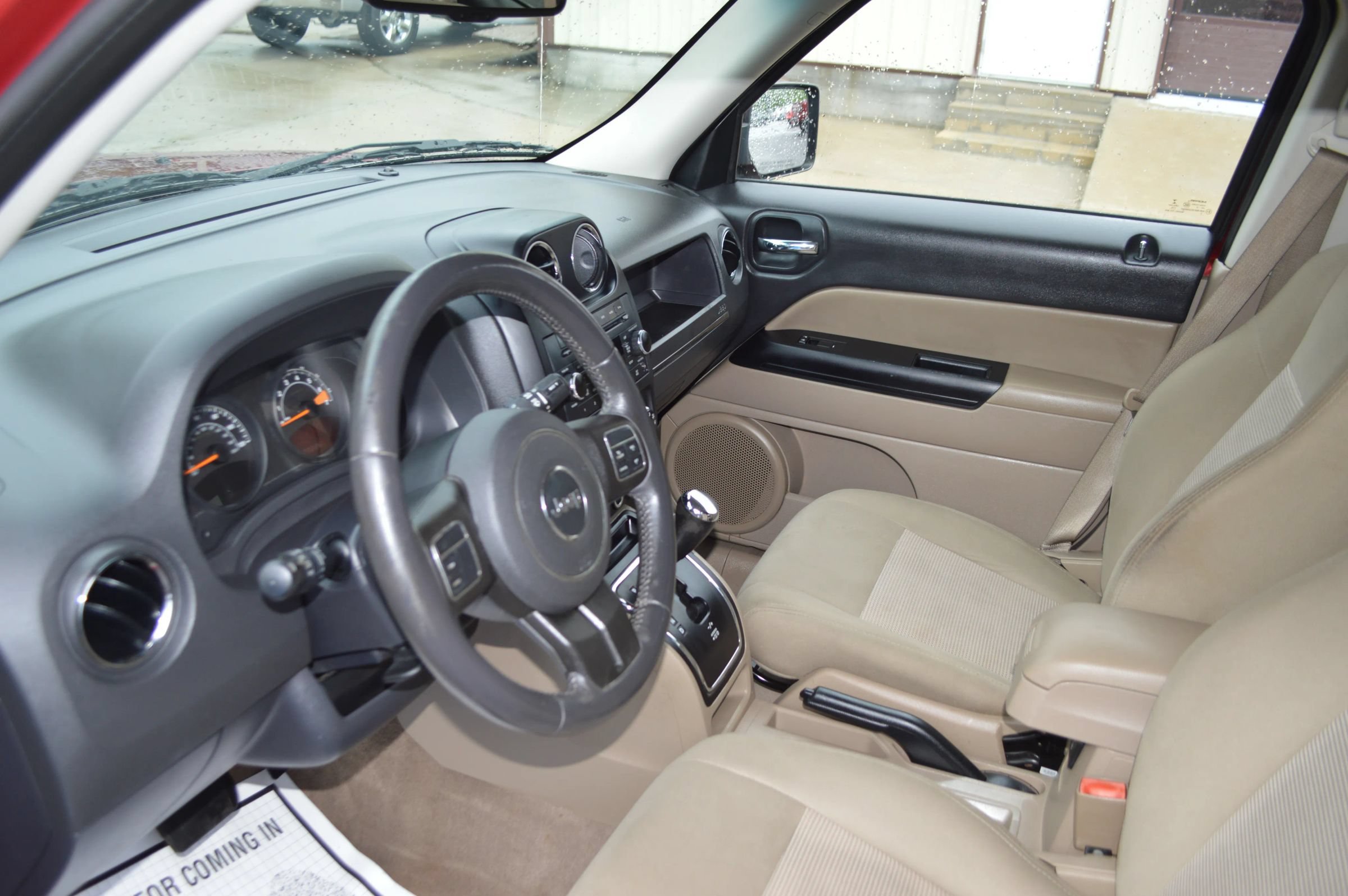 Used 2016 Jeep Patriot Latitude FWD image 14