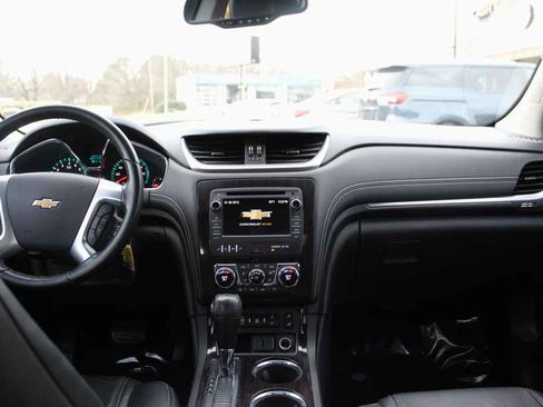 Used 2017 Chevrolet Traverse LT image 34