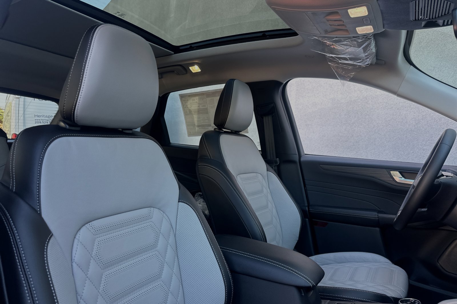 New 2024 Ford Escape SE w/ PHEV Premium Package FWD image 14