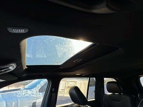 New 2025 Jeep Grand Cherokee Altitude image 17