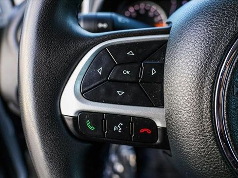 Used 2018 Jeep Renegade Latitude image 13